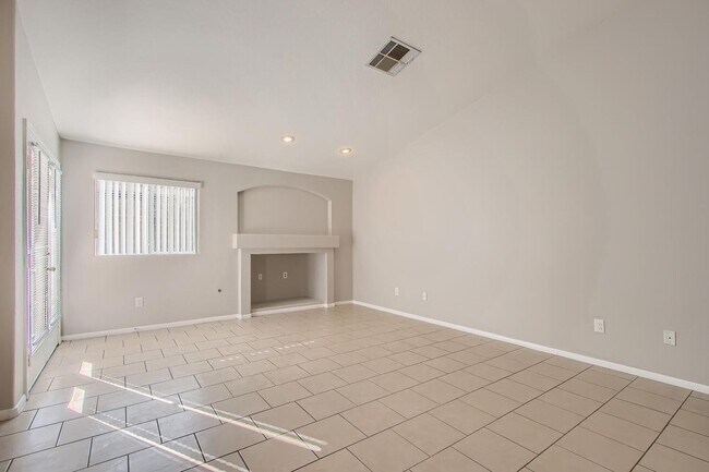 Foto del edificio - STYLISH 1 Story 4 Bedrooms Home Near Cente...