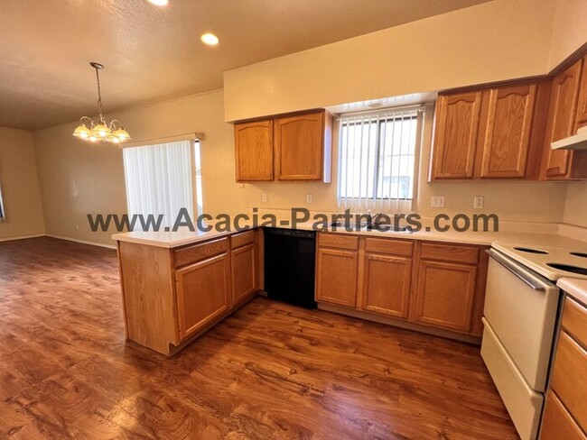 Foto del edificio - **Gated!!**Two Bedroom Townhome**MOVE -IN ...