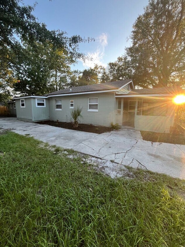 Primary Photo - Very unique layout!!