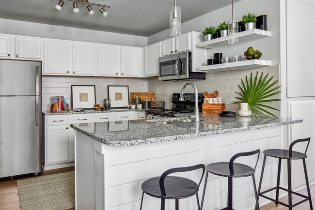 Interior Photo - Habersham Row