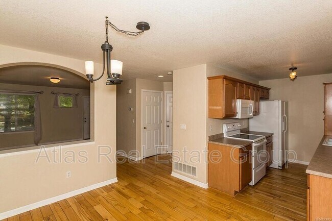 Building Photo - 9539 E Iowa Cir