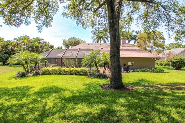 Building Photo - ** PELICAN BAY 3 BEDROOMS PLUS A DEN OR 4T...