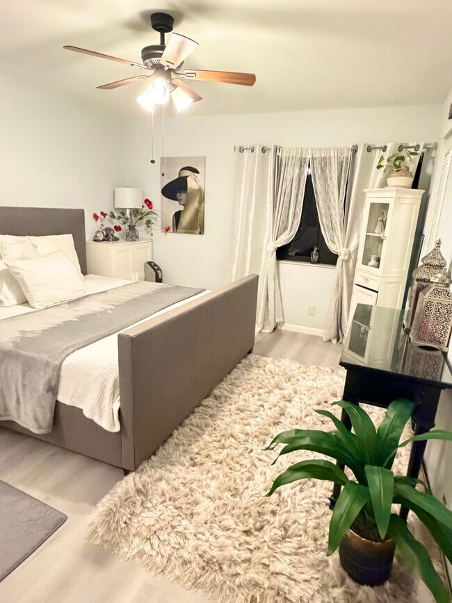 Foto del edificio - 301 Knotty Pine Cir