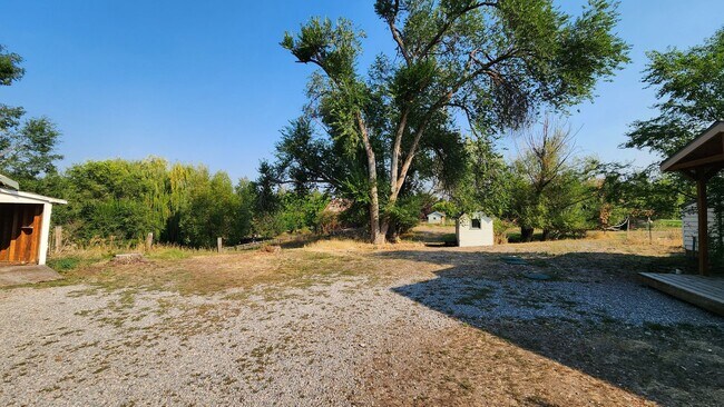 Foto del edificio - Home on Two Acres with Pets Considered