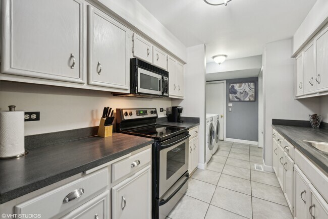 Foto del edificio - 16452 Nottingham Ct