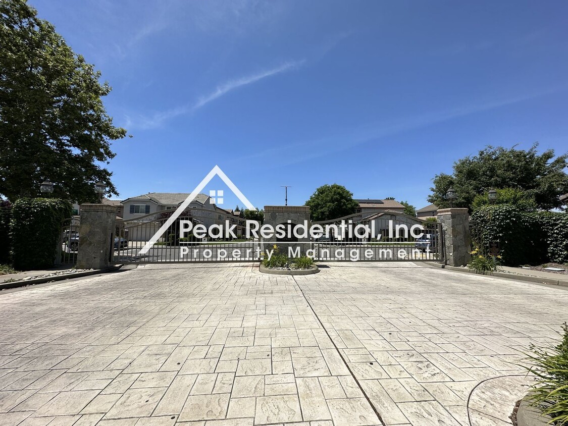 Building Photo - 3 br, 2.5 bath House - 1733 Blue Beaver Wy