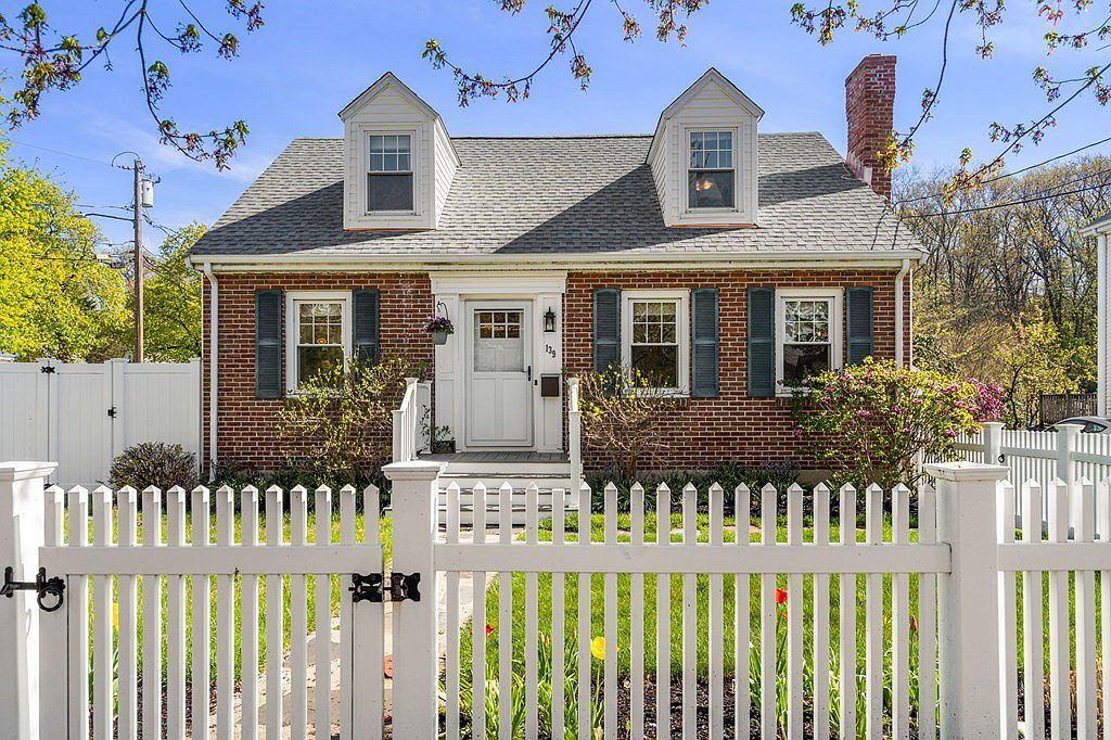 Primary Photo - 139 Stimson St