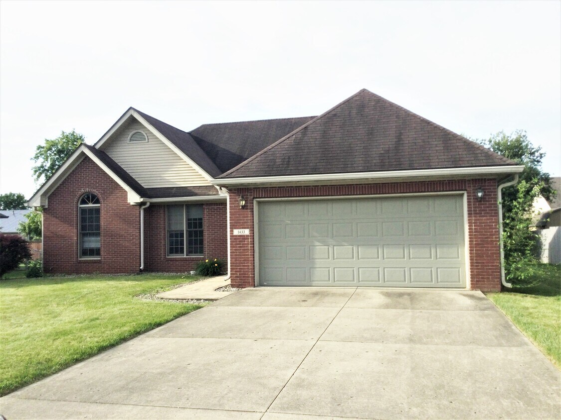 Primary Photo - 1433 Aaron Drive W
