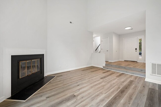 Foto del edificio - 3BR/2.5BA Townhome in Prime Durham/Chapel Hill Location!