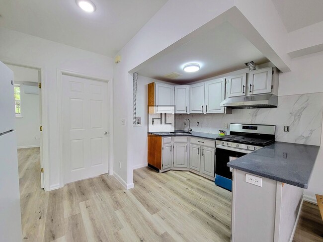 Building Photo - Bushwick - 2 BR with Washer/Dryer in-unit ...