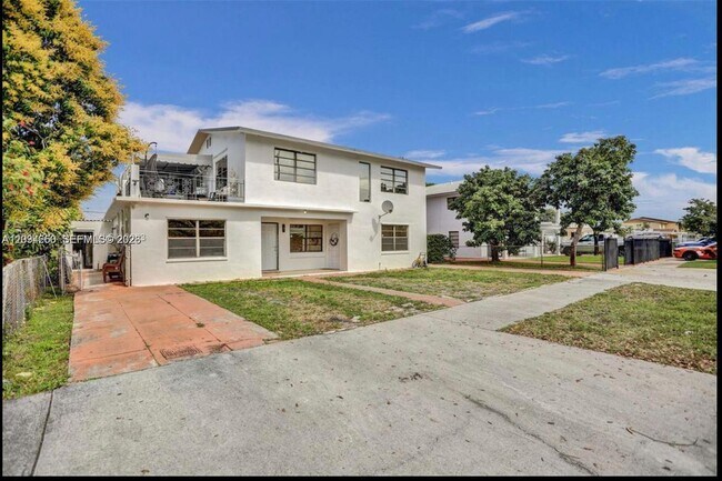 Foto del edificio - 921 E 18th St