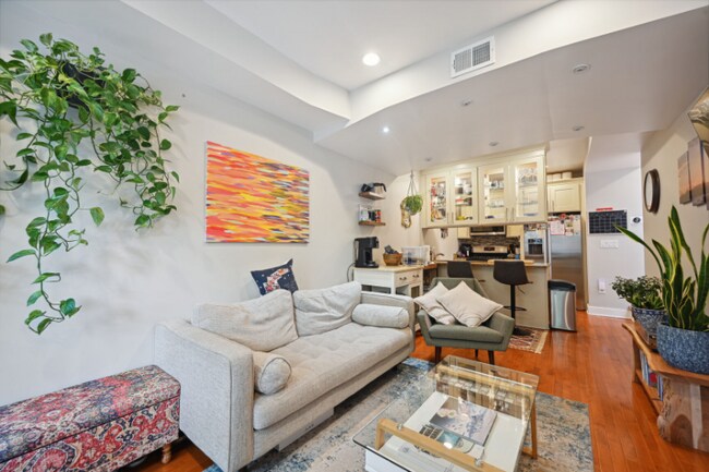 Foto del edificio - 43 Hanover Pl NW