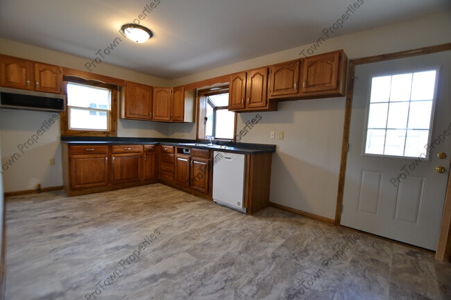 Building Photo - 131 Robinson Dr