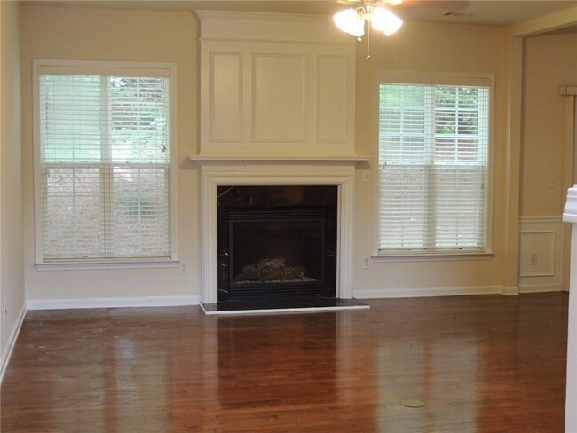 Building Photo - 2031 Fosco Dr NW