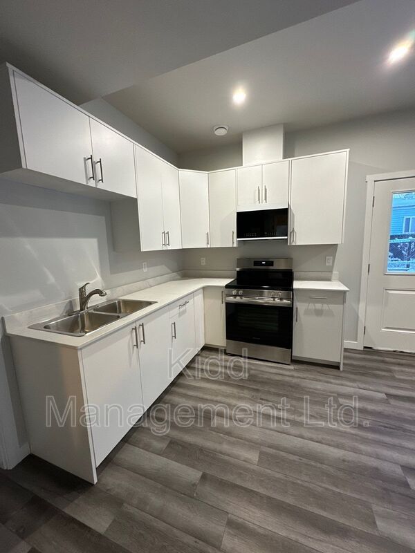 Photo du bâtiment - 1223 Blackburn N Rd