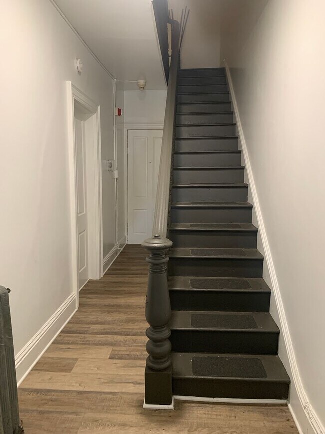 Foto del edificio - 1st Floor 1 Bedroom with Full Bath-Parking York City SD