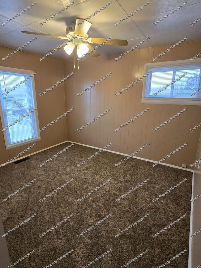 Foto del edificio - 2 Bedroom 2nd Floor Apartment