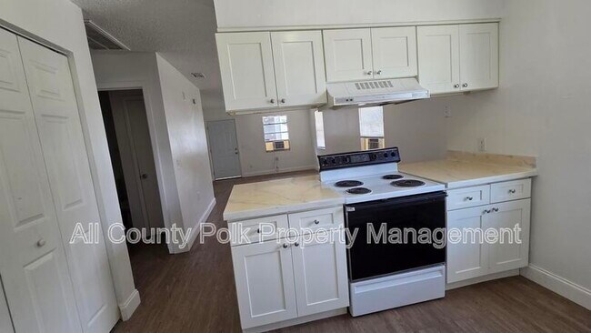Foto del edificio - 522 Pinewood Ave