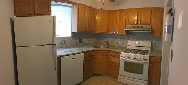 Kitchen - 302 Randolph Ave