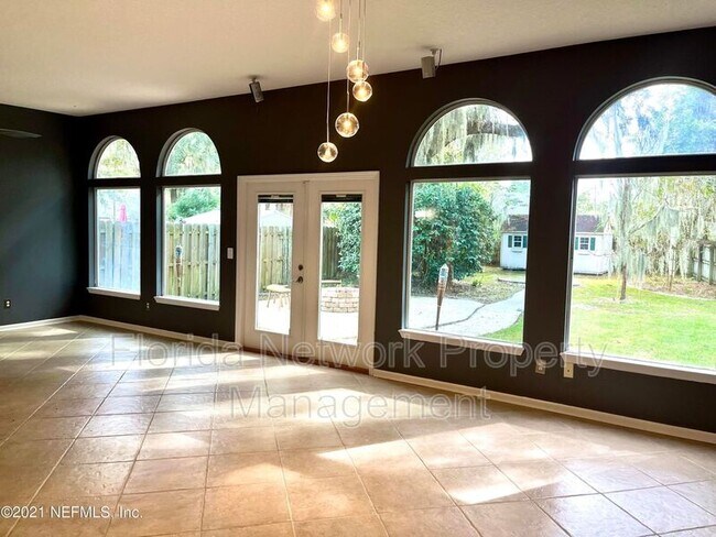 Building Photo - 4452 Summerhaven Blvd S