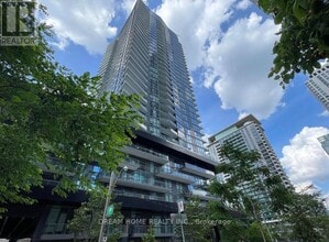 Building Photo - 30 Roehampton Ave