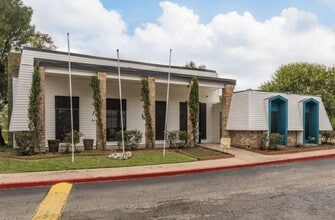 Building Photo - 1124 Rutland Dr