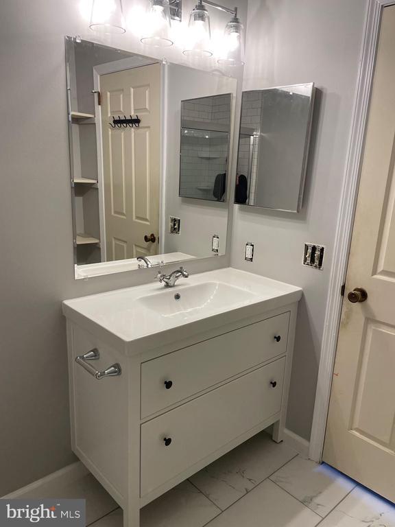 Building Photo - 45 Le Forge Ct