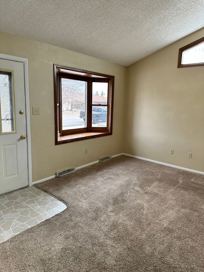 Building Photo - Make This Home Yours