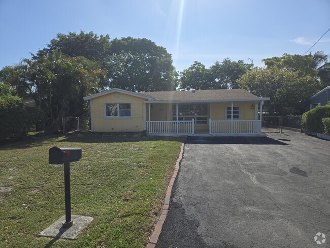 Building Photo - 2900 Sunshine Blvd