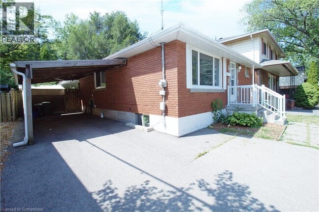 Photo du bâtiment - 696 9th Ave