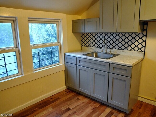 Building Photo - 44 N 16th St