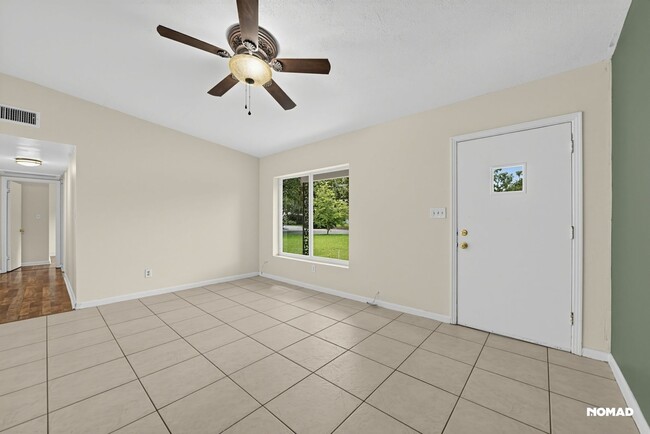 Foto del edificio - 235 Cherrywood Dr