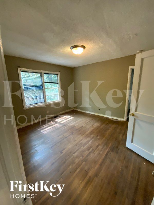 Foto del edificio - 390 Hillside Dr SW
