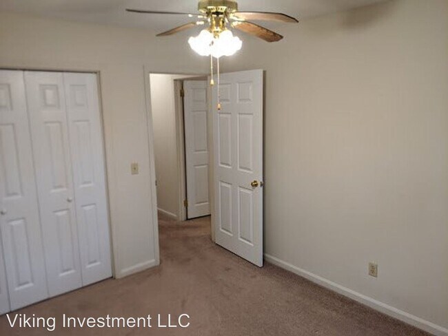 Building Photo - 2 br, 1 bath House - 3600 Gleason Dr #b