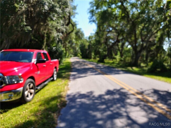 Building Photo - 6315 N Shorewood Dr