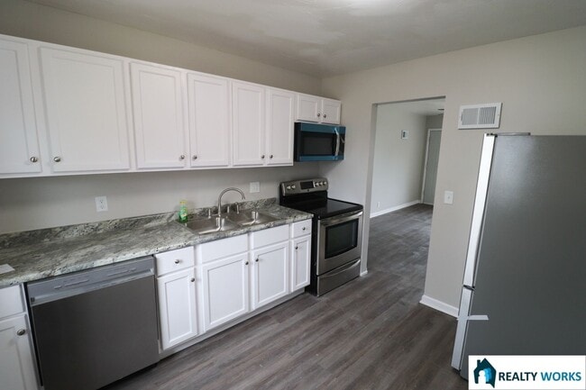 Building Photo - 827 N 29th St