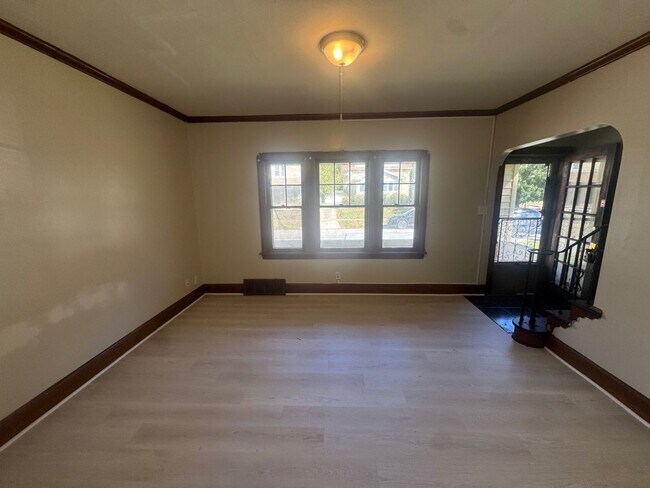 Foto del edificio - Charming 3-Bedroom Property in Prime Location