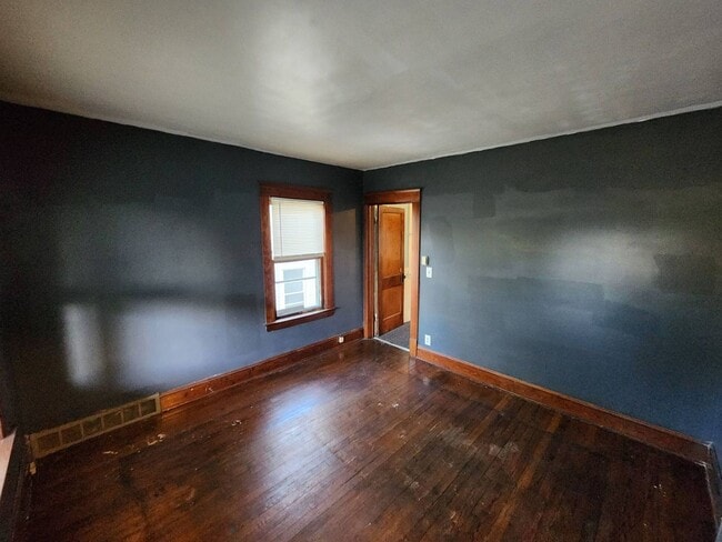 Building Photo - 15714 Holmes Ave