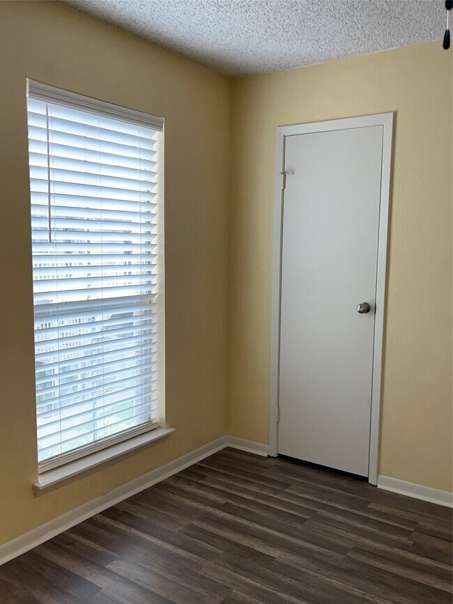 Foto del edificio - 3919 Fairmont Pkwy