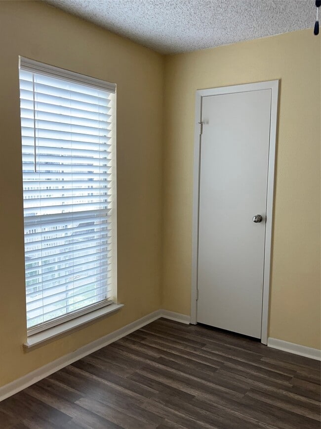 Building Photo - 3919 Fairmont Pkwy