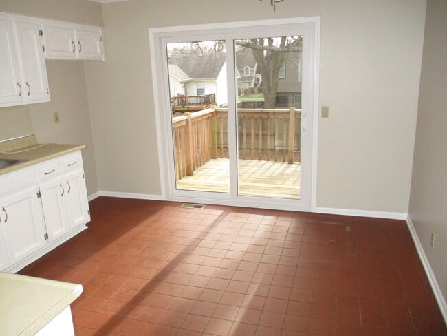 Building Photo - 1315 E 152nd Ter