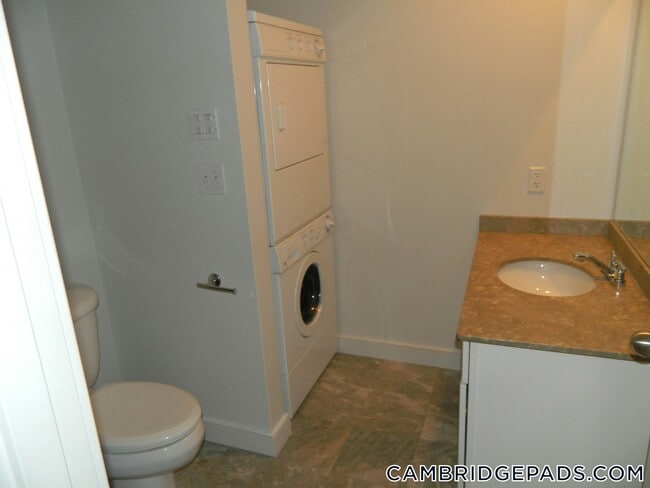 Building Photo - 110 Second St.