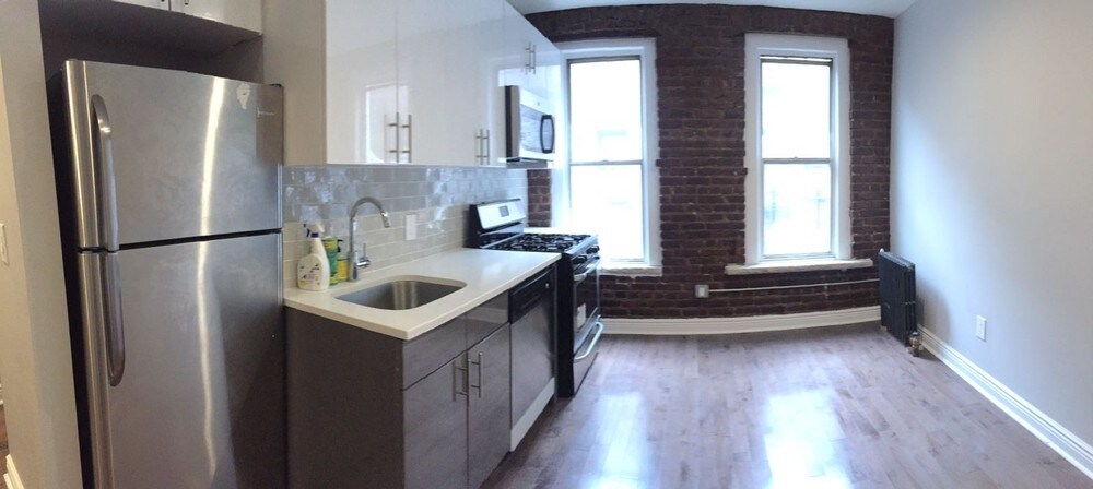 Foto principal - 3841 18th Ave