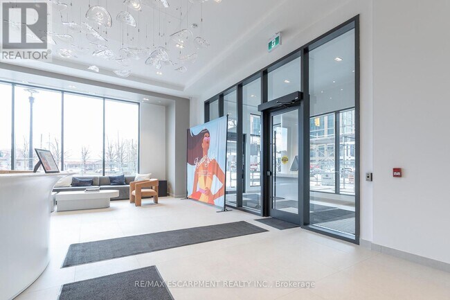Photo du bâtiment - 2075 Lakeshore Rd.