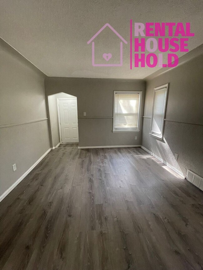 Foto del edificio - NEW LISTING | 3 BEDS 1 BATH | BASEMENT | G...