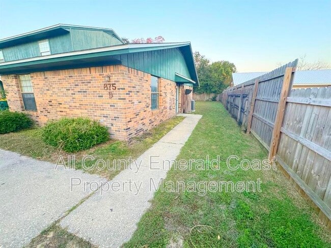 Foto del edificio - 875 Fairview Dr