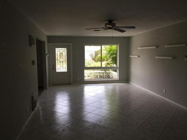 Foto del edificio - 520 NE 36th St