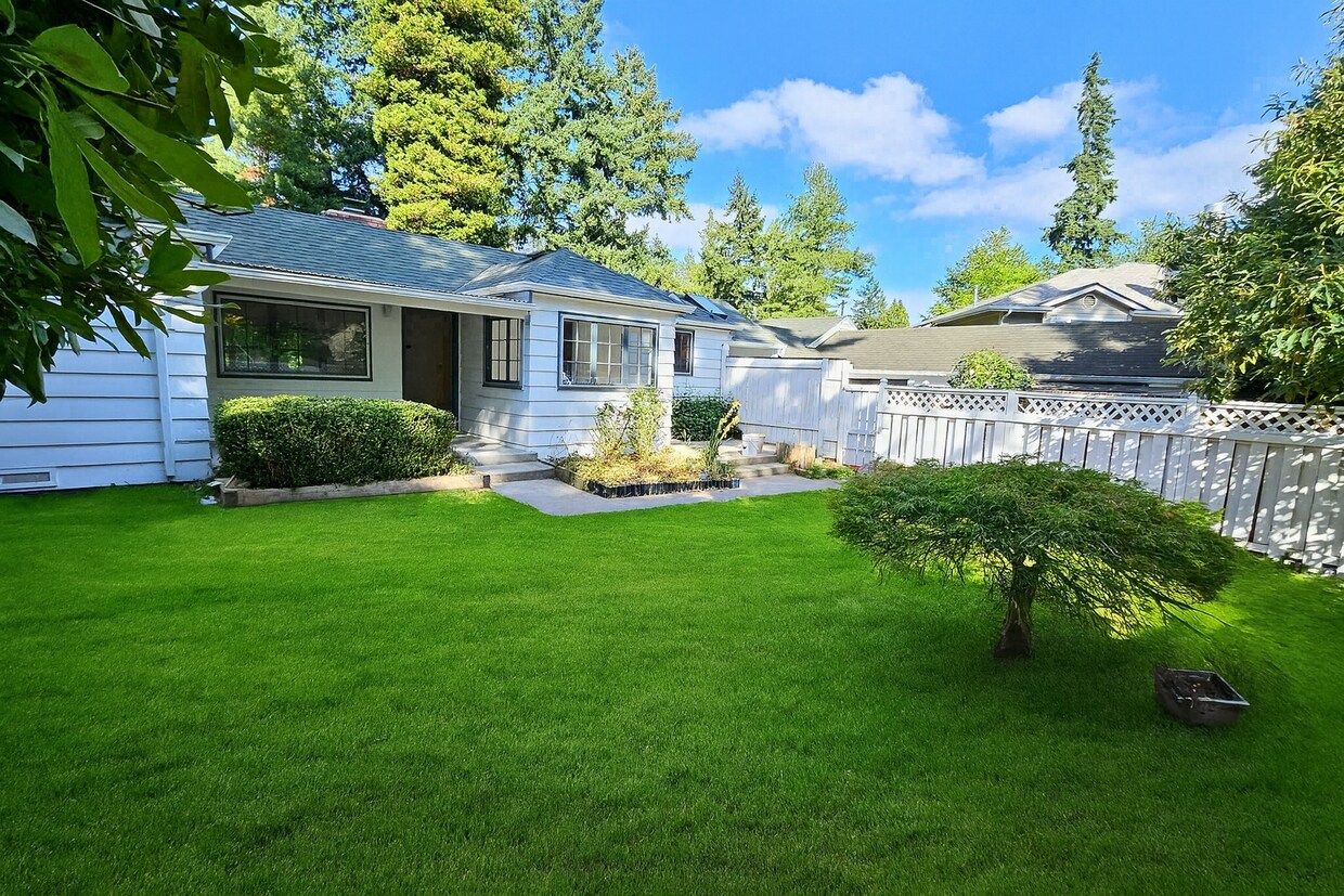 Foto principal - 11225 Goodwin Way NE
