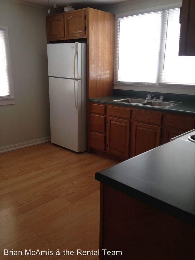 Building Photo - 3 br, 1 bath House - 344 Locust St.