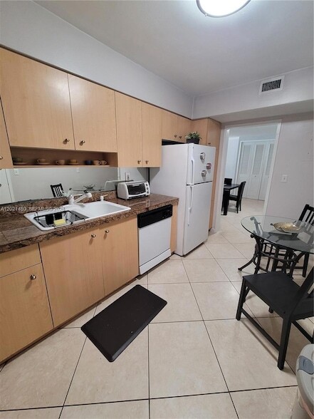 Foto del edificio - 9195 Collins Ave